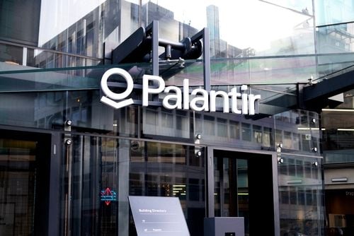 Palantir (PLTR) Shares Reach New Heights Amidst AI Spending Optimism