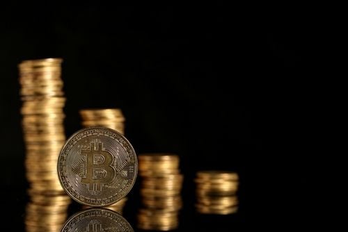 Exploring the Bitcoin Phenomenon: Risks and Rewards